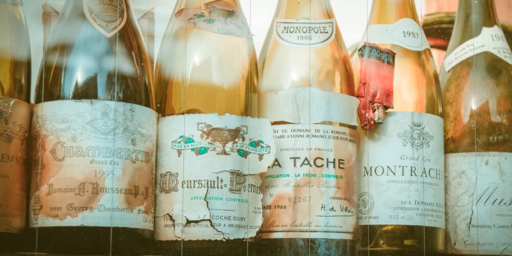 Bouteilles de l'ancien et du nouveau monde du vin