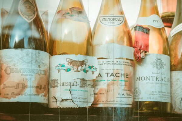 Bouteilles de l'ancien et du nouveau monde du vin